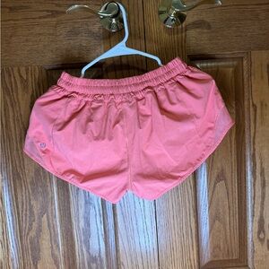 Lululemon hotty hot 2.5” LR shorts